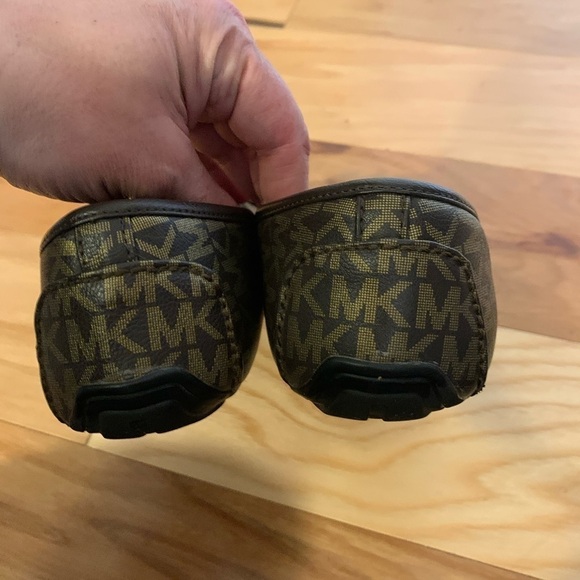 Micheal Kors MK monogrammed Fulton flats 6 - Picture 3 of 6